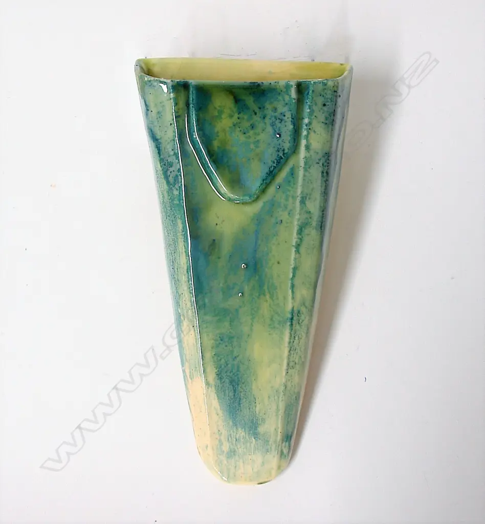 A Briar Gardner wall pocket of tapered Art Deco form Image 1++