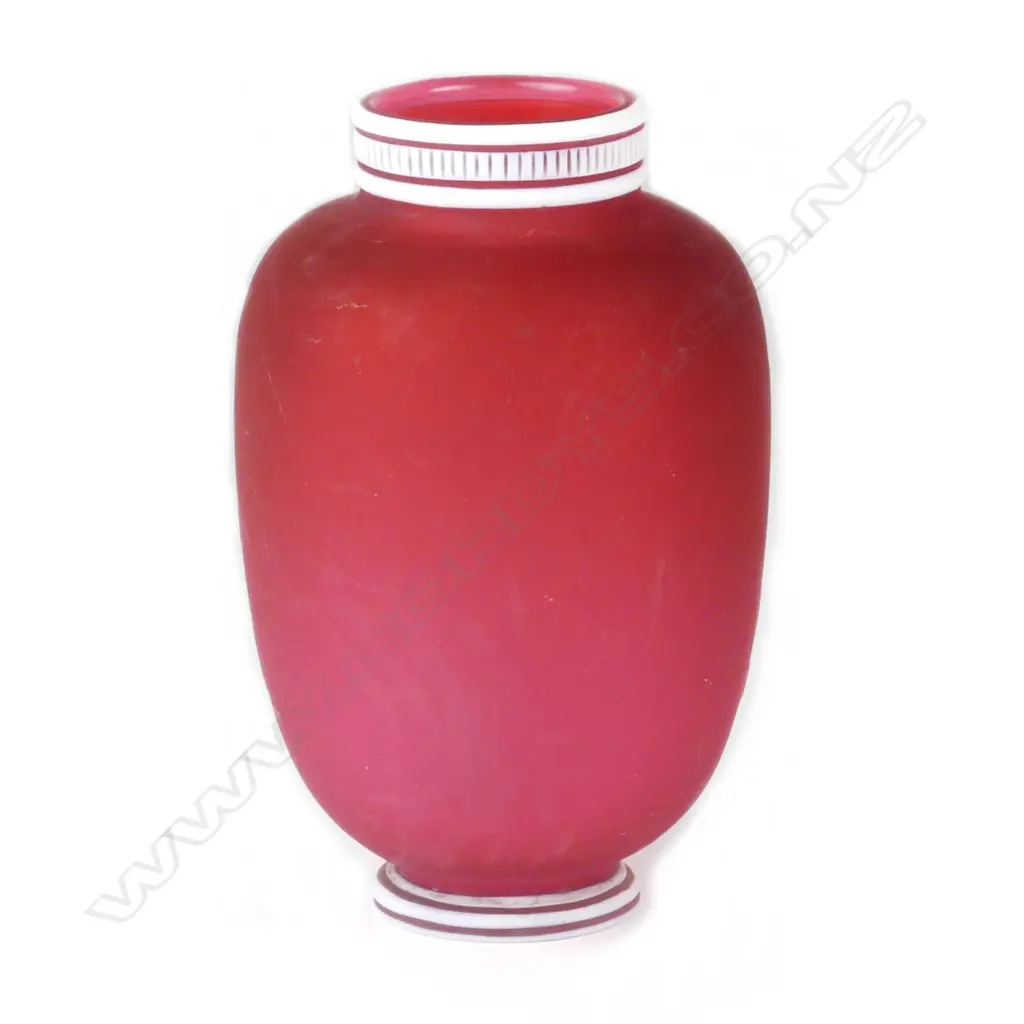 A Victorian Thomas Webb cameo glass vase Image 1++