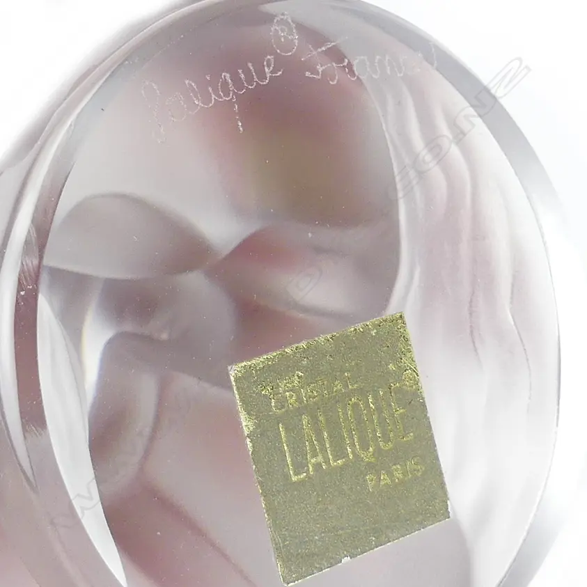 A Lalique frosted glass paperweight Image 1++