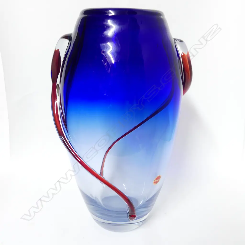 An impressive Murano glass vase Image 1++