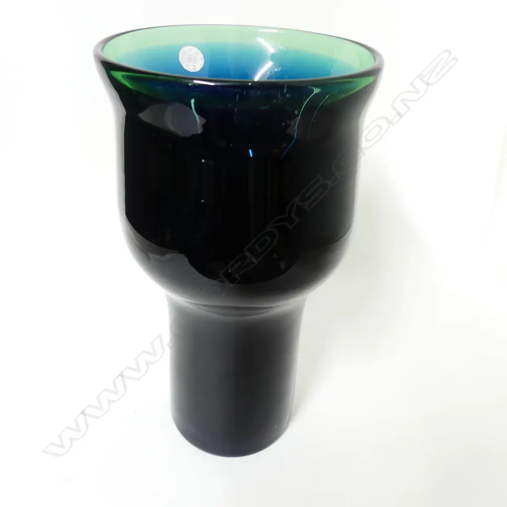 A heavy Italian Murano uranium glass vase Image 1++