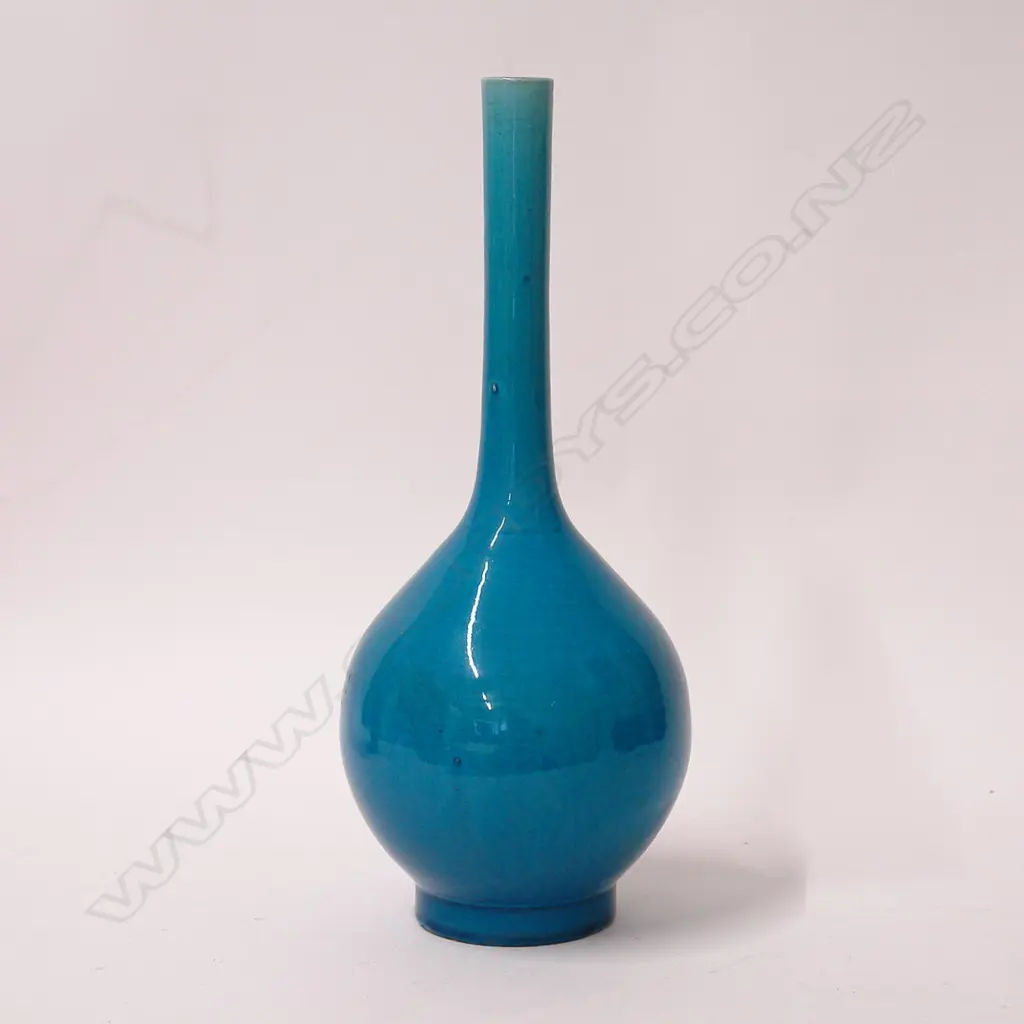 An early 20thC Japanese Awaji pottery monochrome glazed vase Image 1++