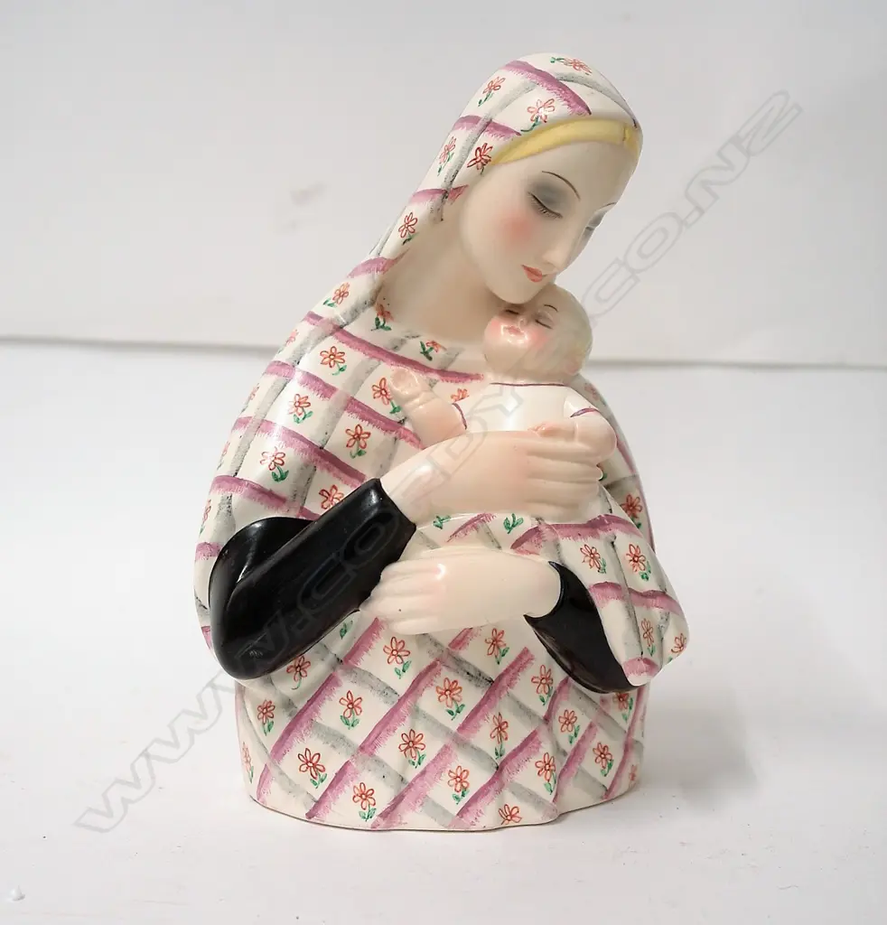 An Italian Lenci 1930s Art Deco figure group of a stylish mother and child Image 1++