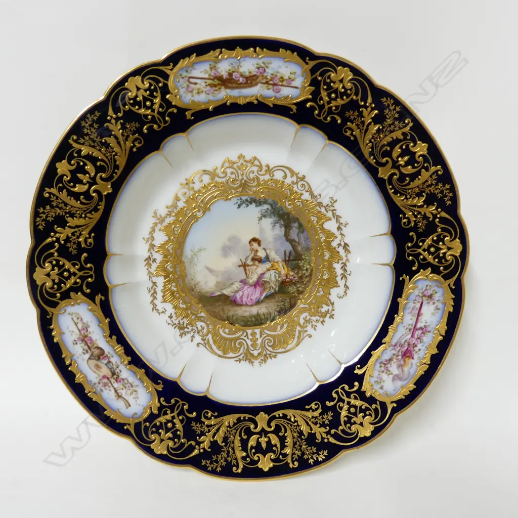 A 19thC Sèvres cabinet dish Image 1++