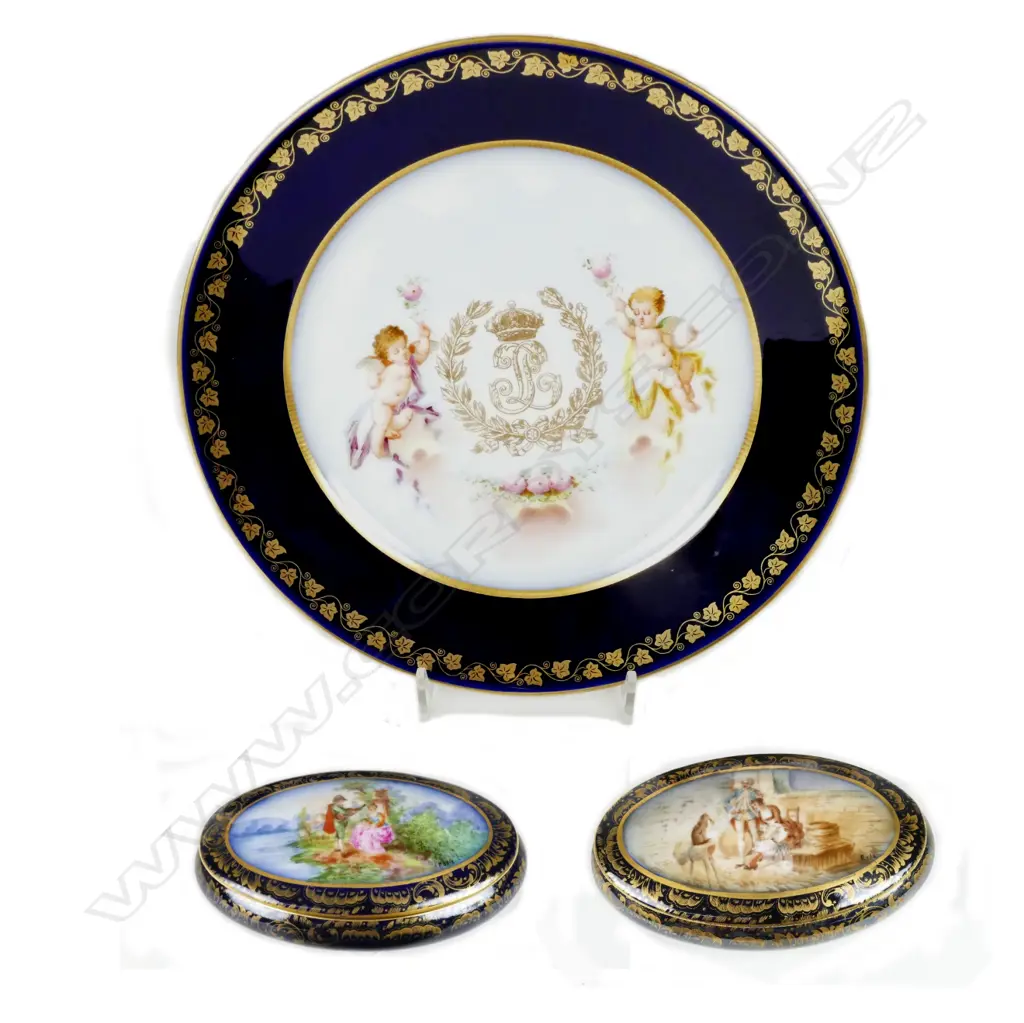 Two Sèvres porcelain boxes Image 1++