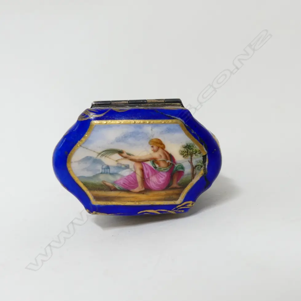 A Continental porcelain étui Image 1++