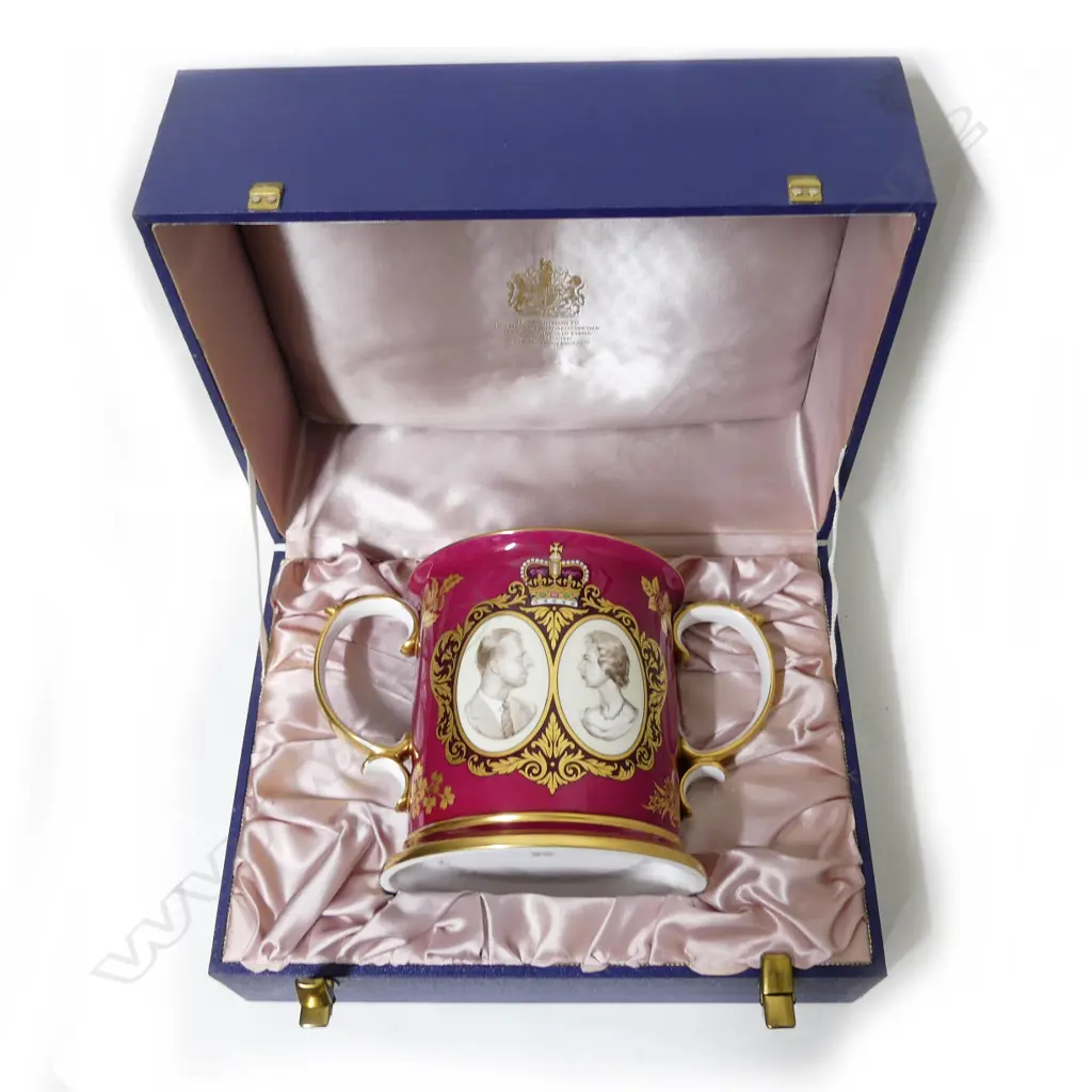 A limited edition Spode two-handled loving cup Image 1++