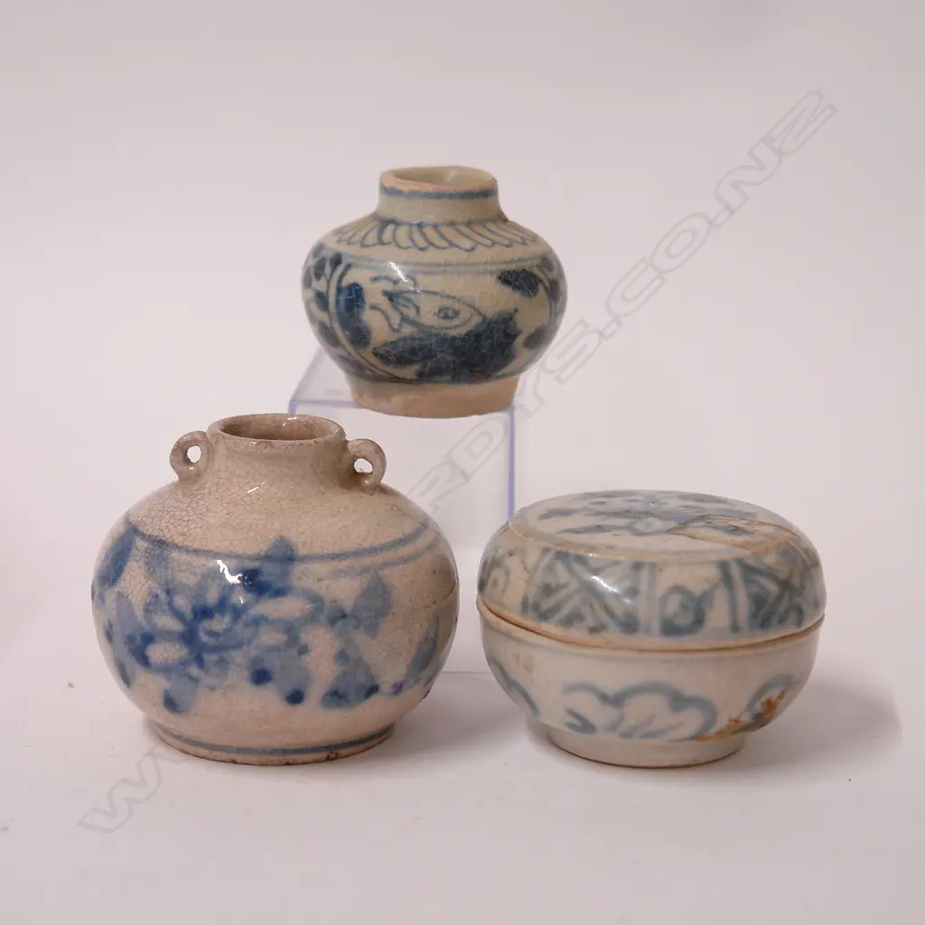 Three old Chinese 'Provincial Ming' small pots Image 1++