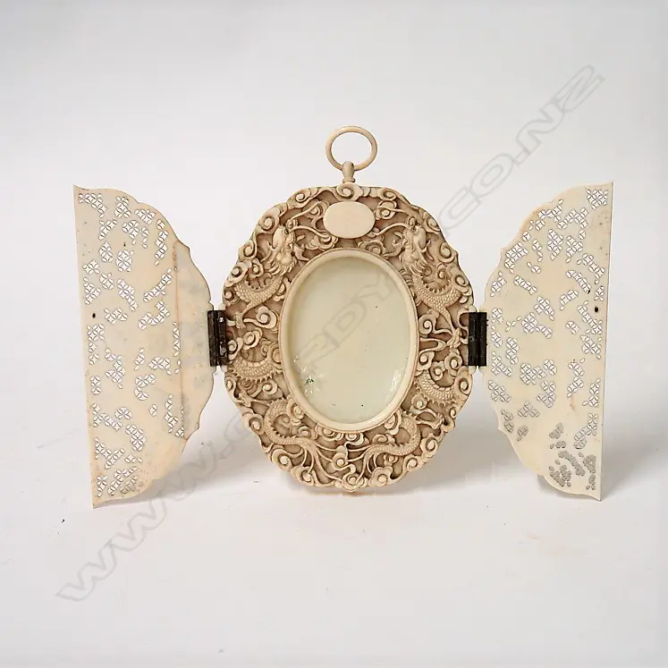 A 19thC Chinese finely carved ivory picture frame Image 1++