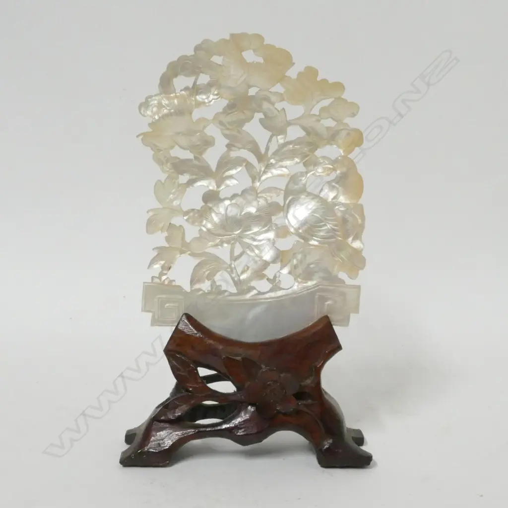 A Chinese mother-of-pearl table plaque Image 1++