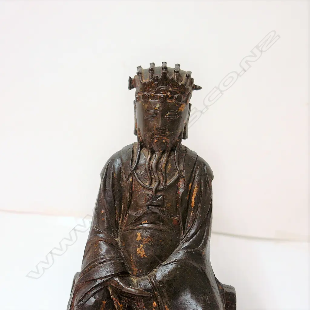 An old Chinese bronze statuette Image 1++