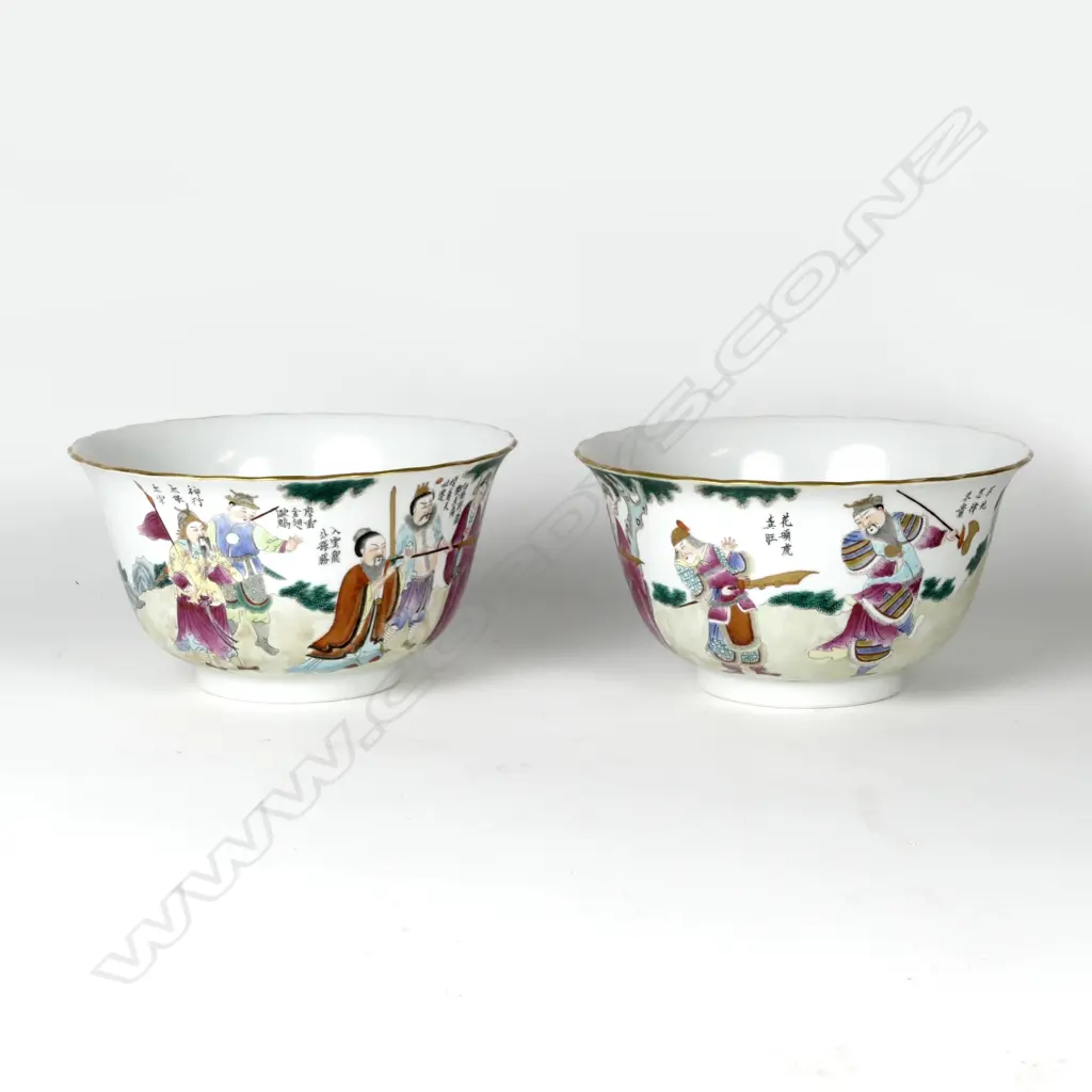 A pair of modern famille rose bowls Image 1++