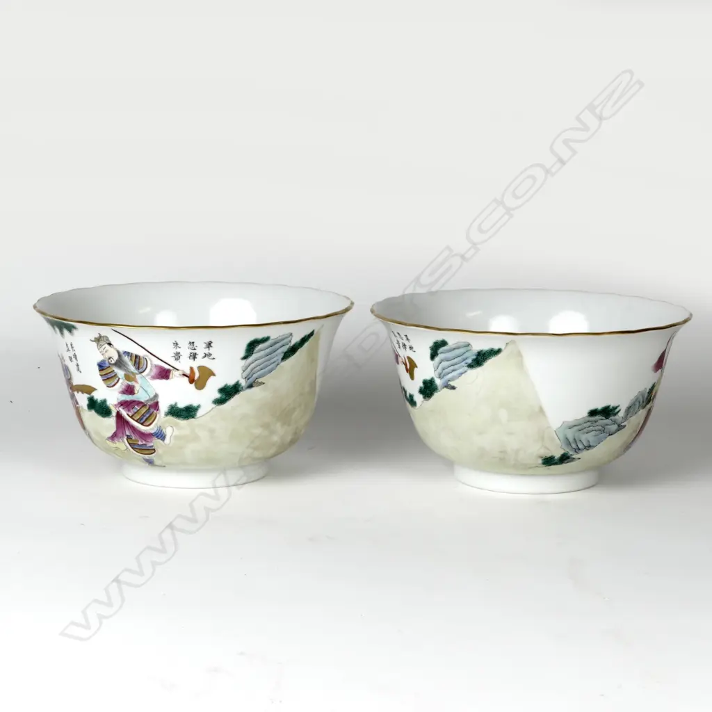 A pair of modern famille rose bowls Image 1++
