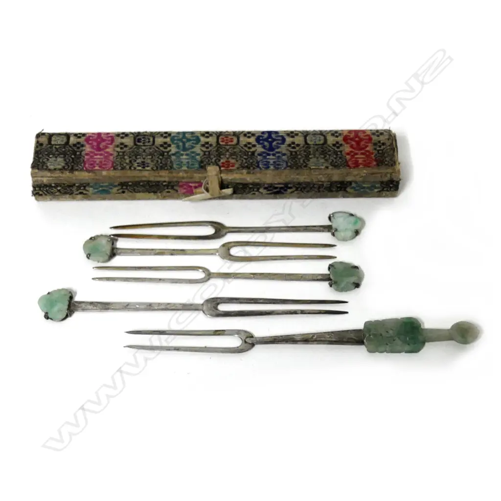 Five Chinese silver pickle forks Image 1++