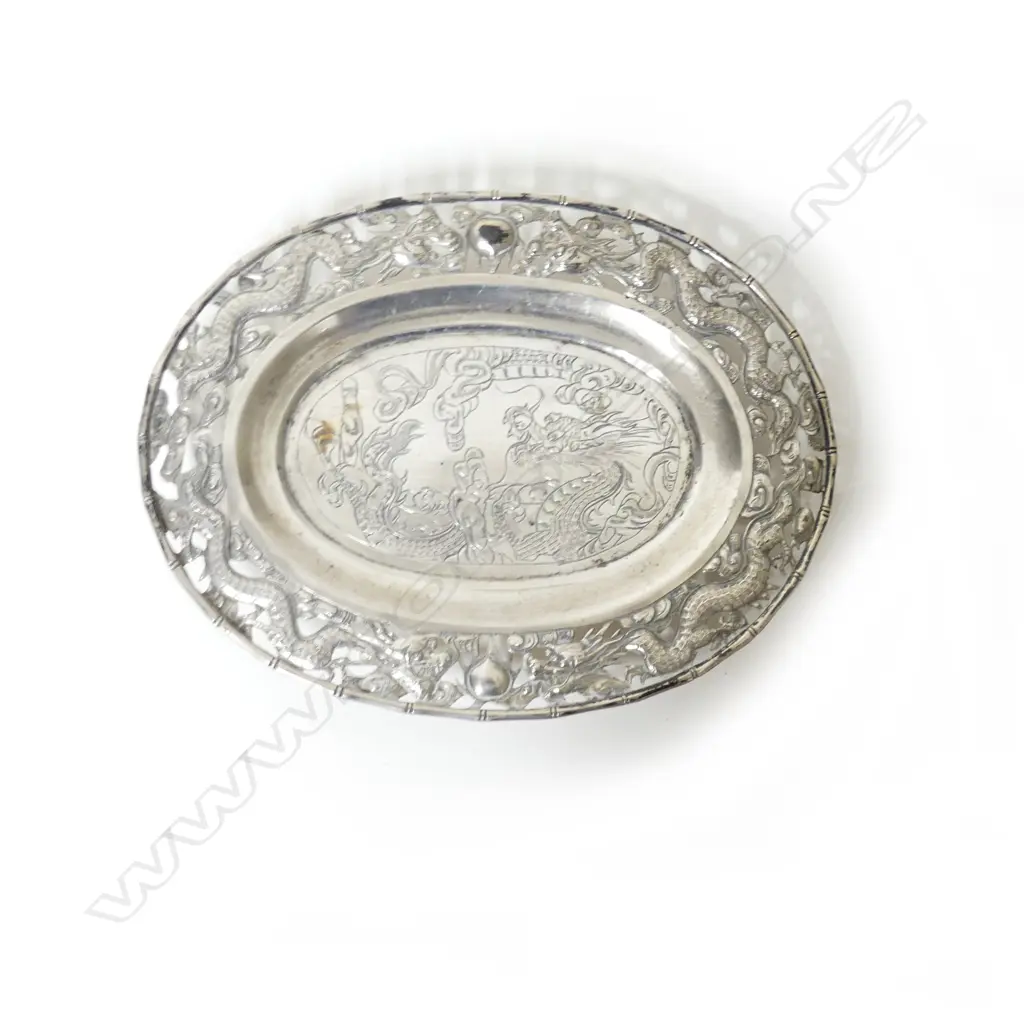 A small Chinese export silver oval dish Image 1++