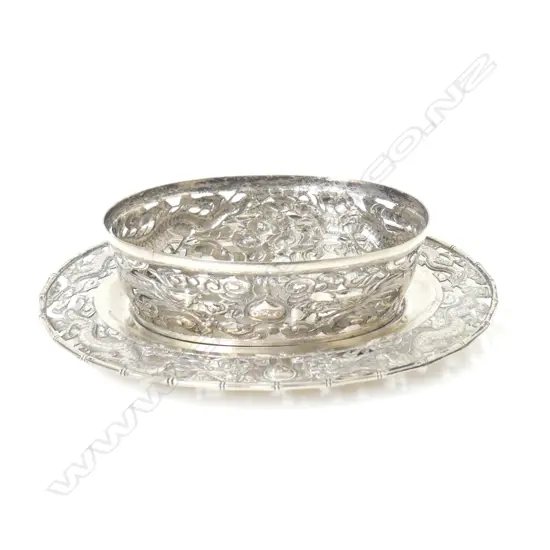 A small Chinese export silver oval dish