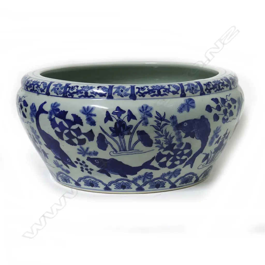 A Chinese blue and white porcelain fish bowl Image 1++