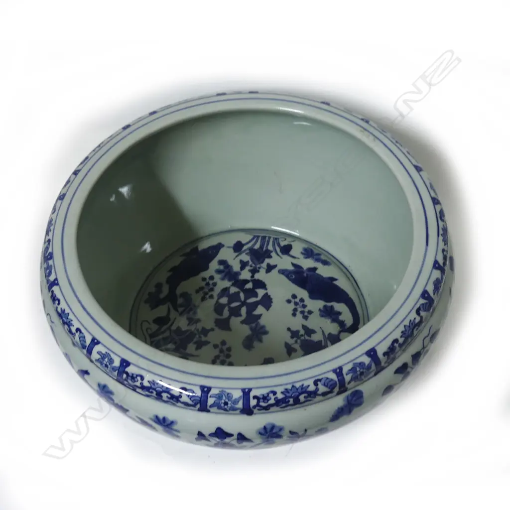 A Chinese blue and white porcelain fish bowl Image 1++
