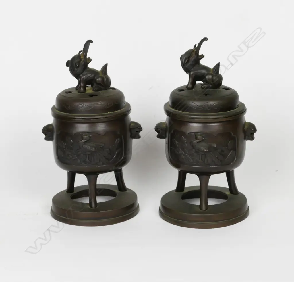 A pair of Chinese early 1900s bronze censers Image 1++