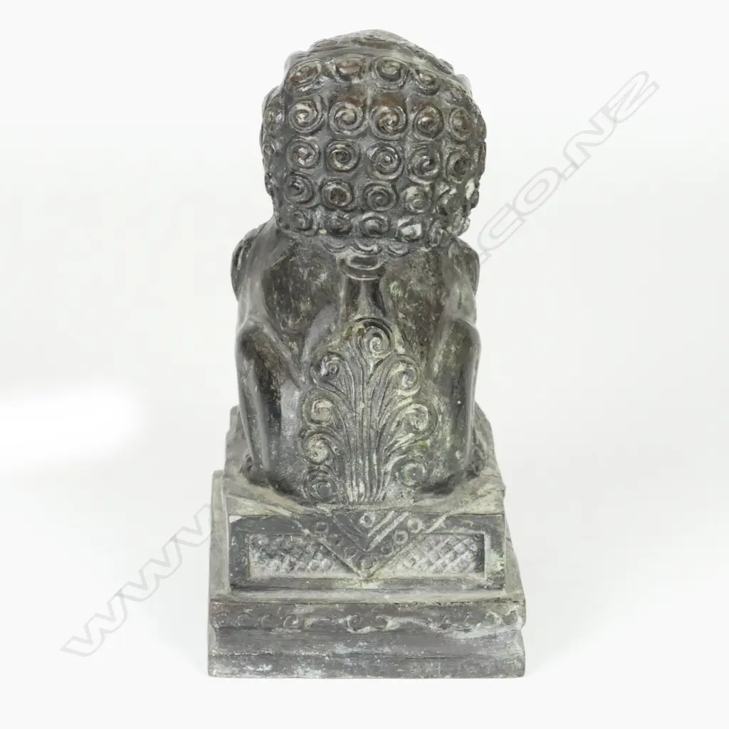A Chinese bronze figure of a crouching kylin Image 1++