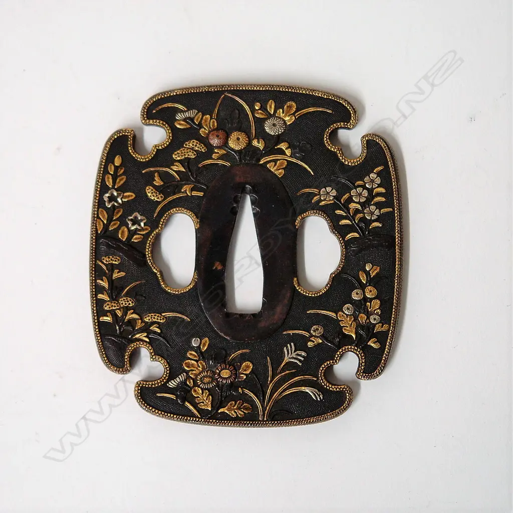A fine quality Japanese Edo period (1603-1868) tachi tsuba (sword guard) Image 1++