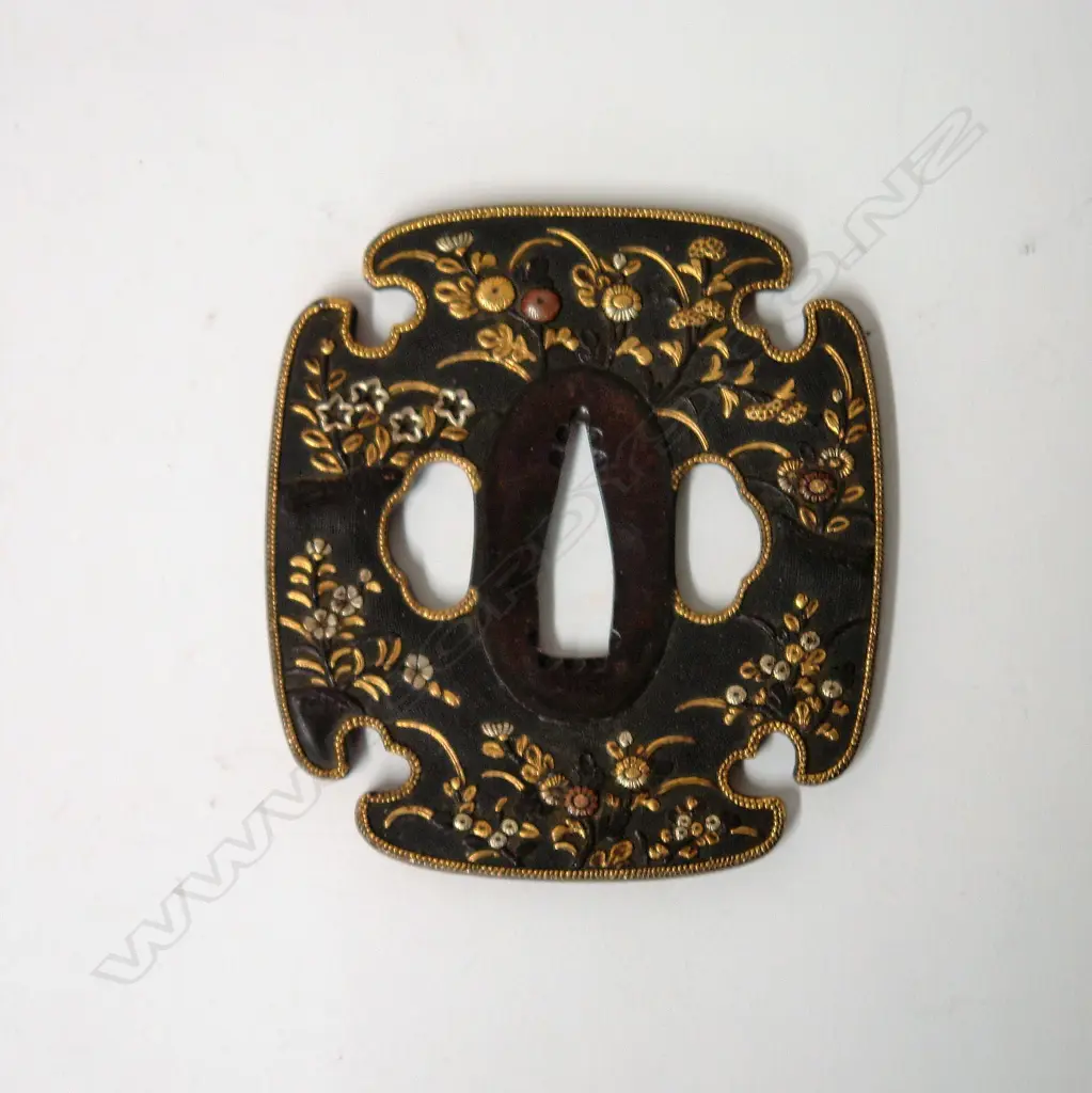 A fine quality Japanese Edo period (1603-1868) tachi tsuba (sword guard) Image 1++