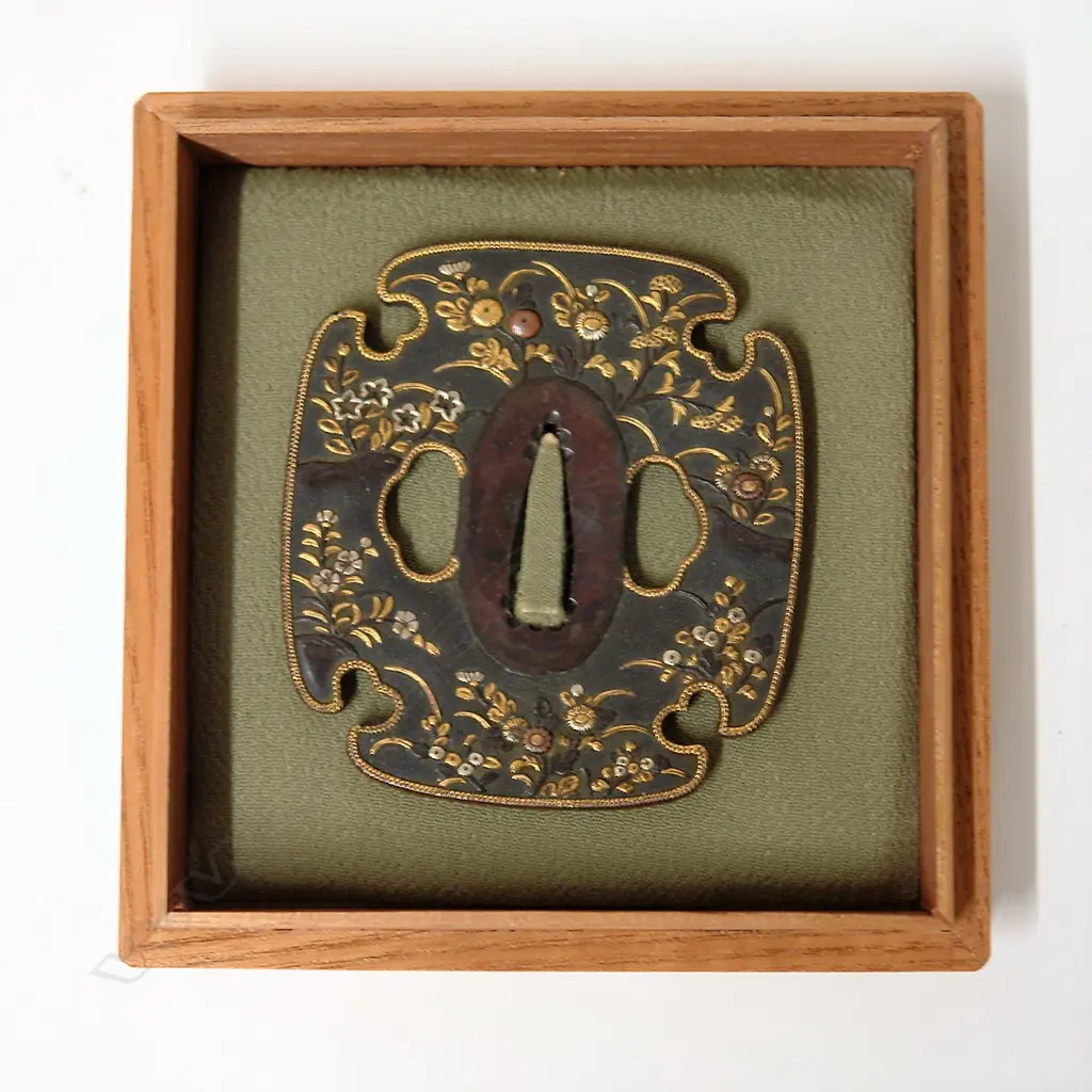 A fine quality Japanese Edo period (1603-1868) tachi tsuba (sword guard) Image 1++