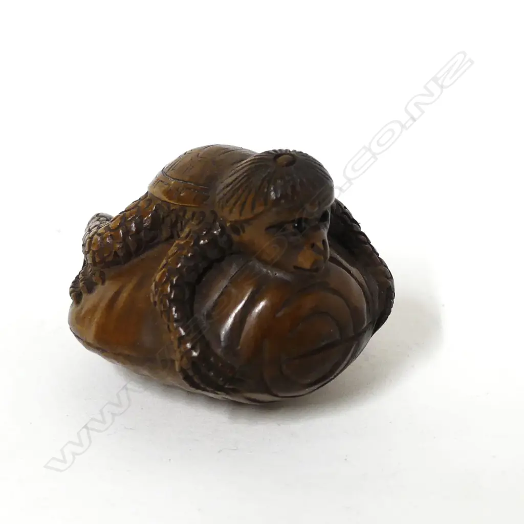 A Japanese carved boxwood netsuke Image 1++