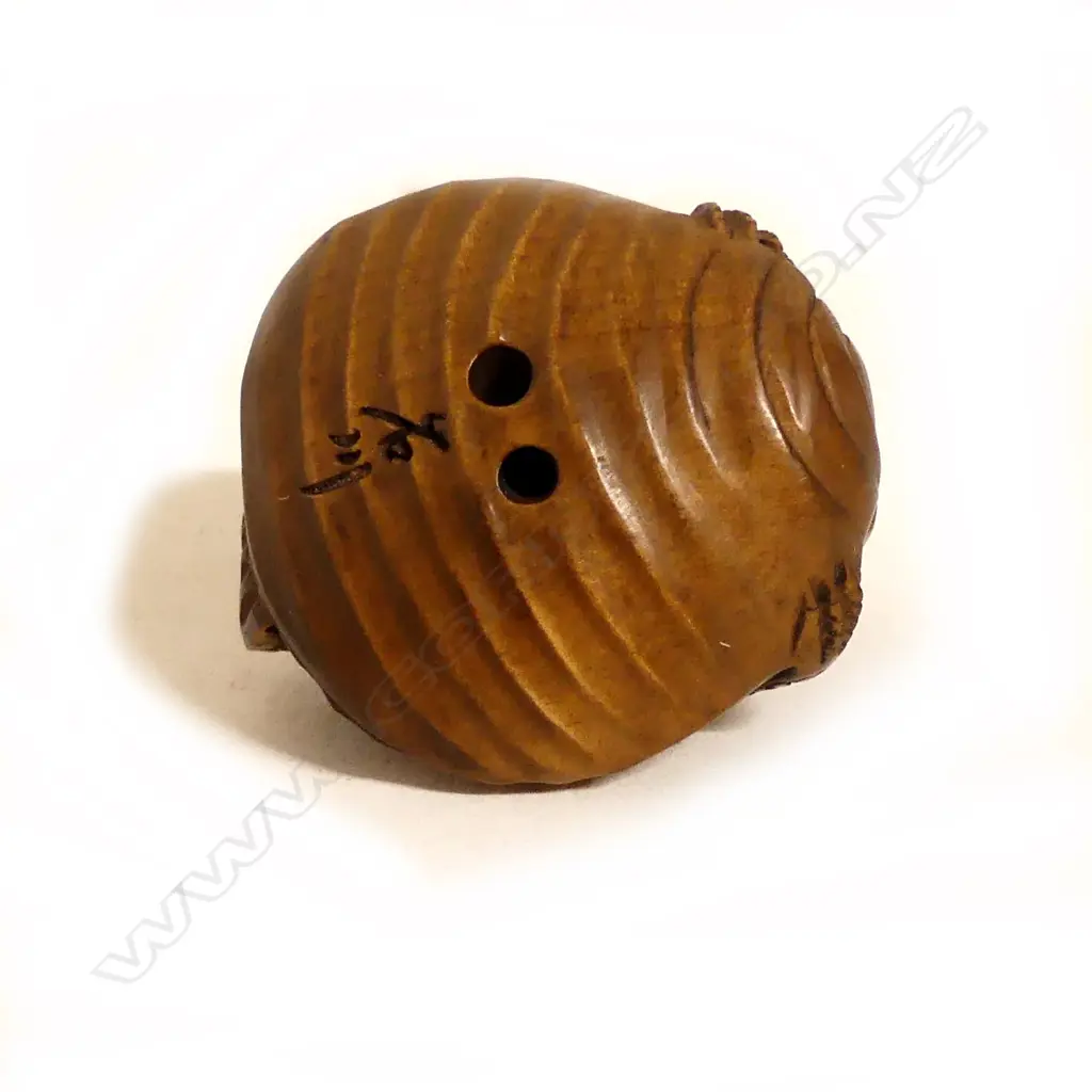 A Japanese carved boxwood netsuke Image 1++