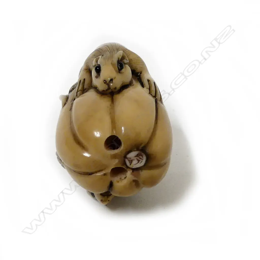 A tagua nut netsuke Image 1++