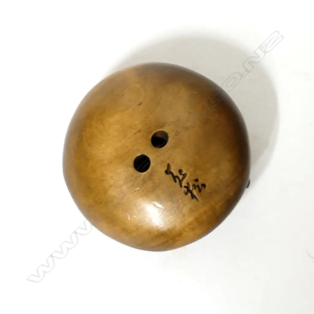 A carved boxwood netsuke Image 1++