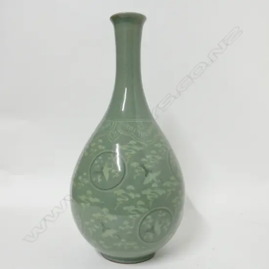 A Korean porcelain vase