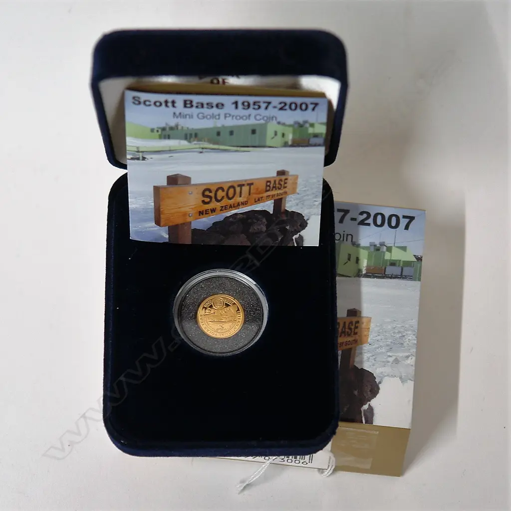 A 2007 N.Z. 'Scott Base 1957-2007' mini gold proof coin Image 1++