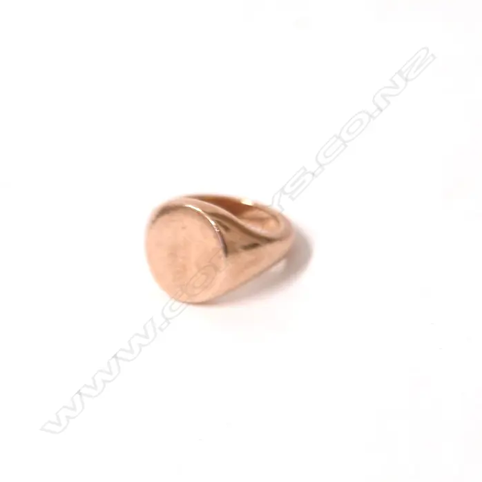 A 9ct. rose gold plain signet ring Image 1++