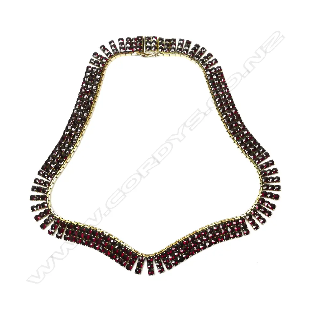 A vintage garnet necklace Image 1++