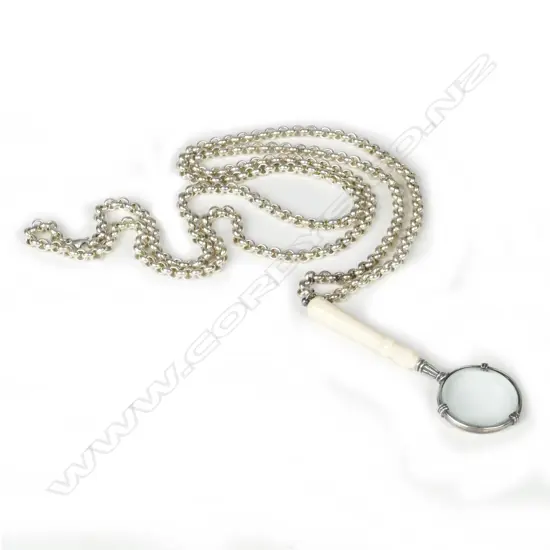 A heavy silver chain