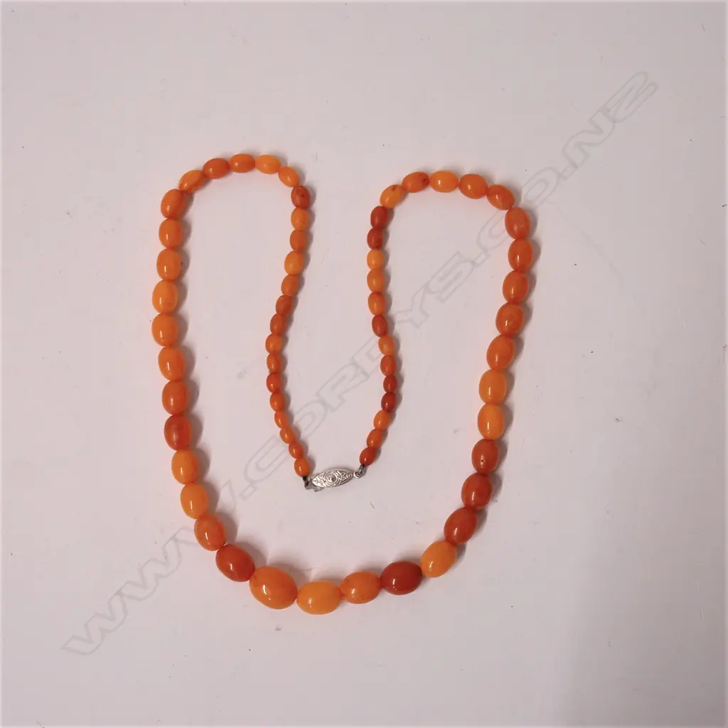 A vintage butterscotch amber tapered bead necklace Image 1++