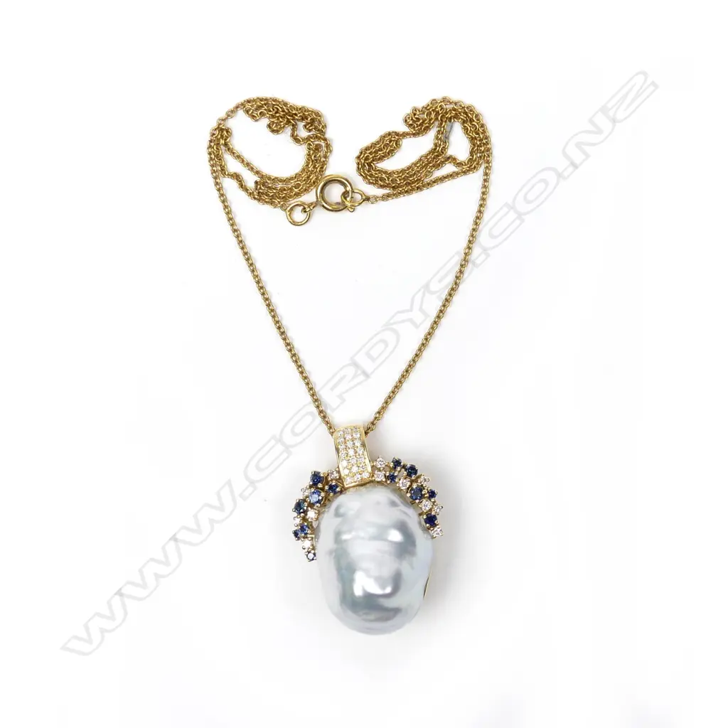 An impressive 18ct. gold baroque pearl and diamond pendant Image 1++