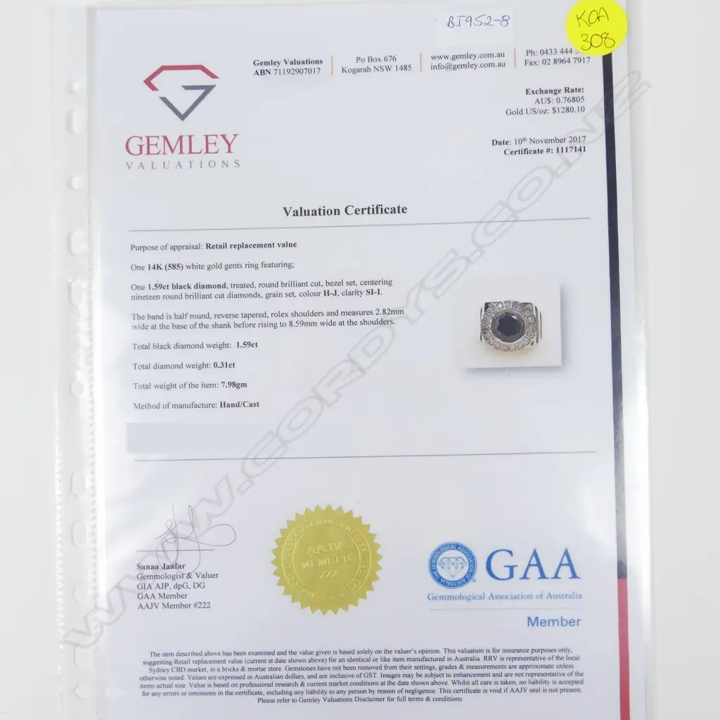 A 14ct. white gold and diamond gent's ring Image 1++