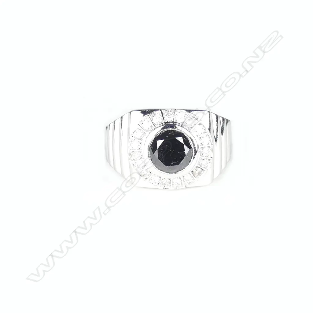 A 14ct. white gold and diamond gent's ring Image 1++