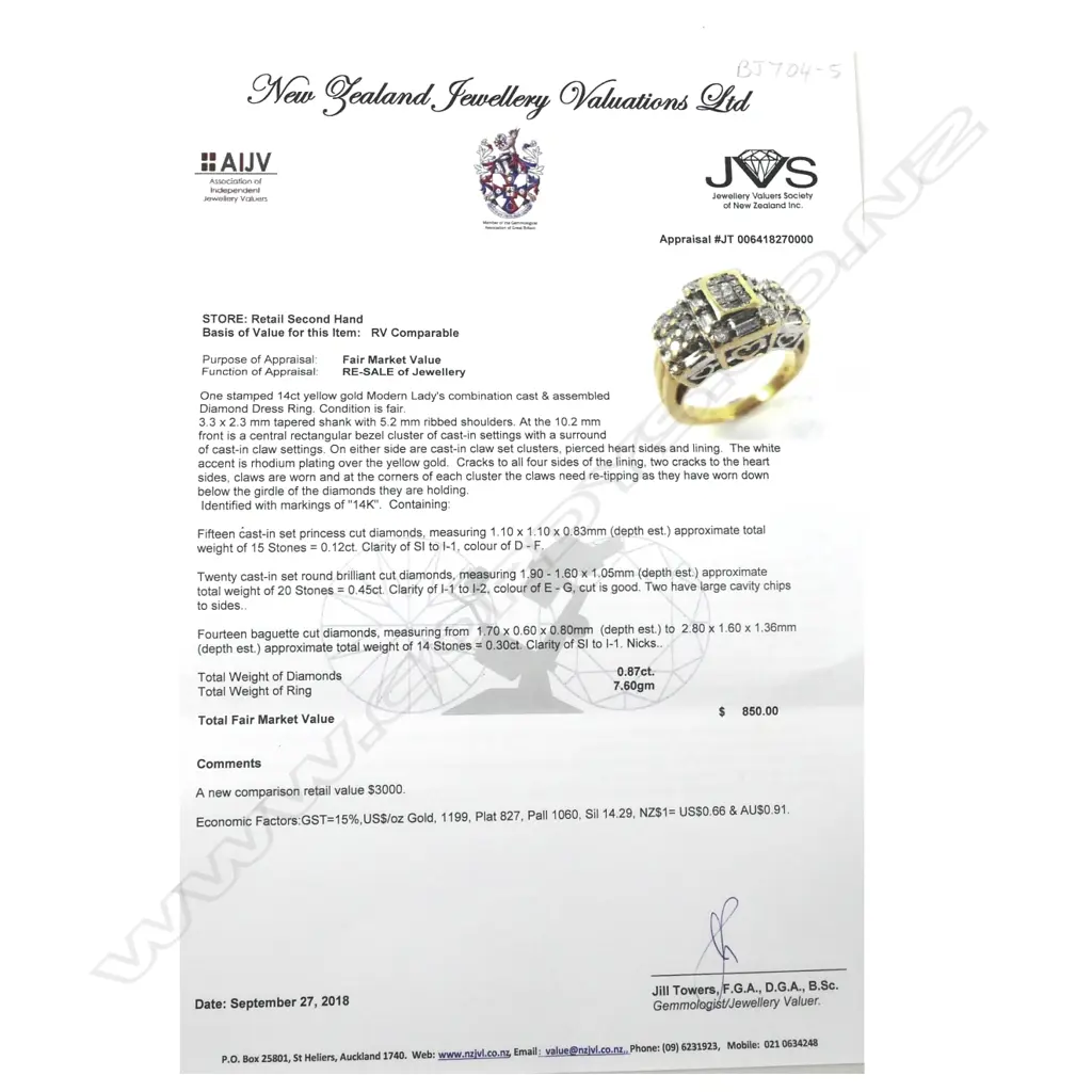 A 14ct gold and diamond ring Image 1++