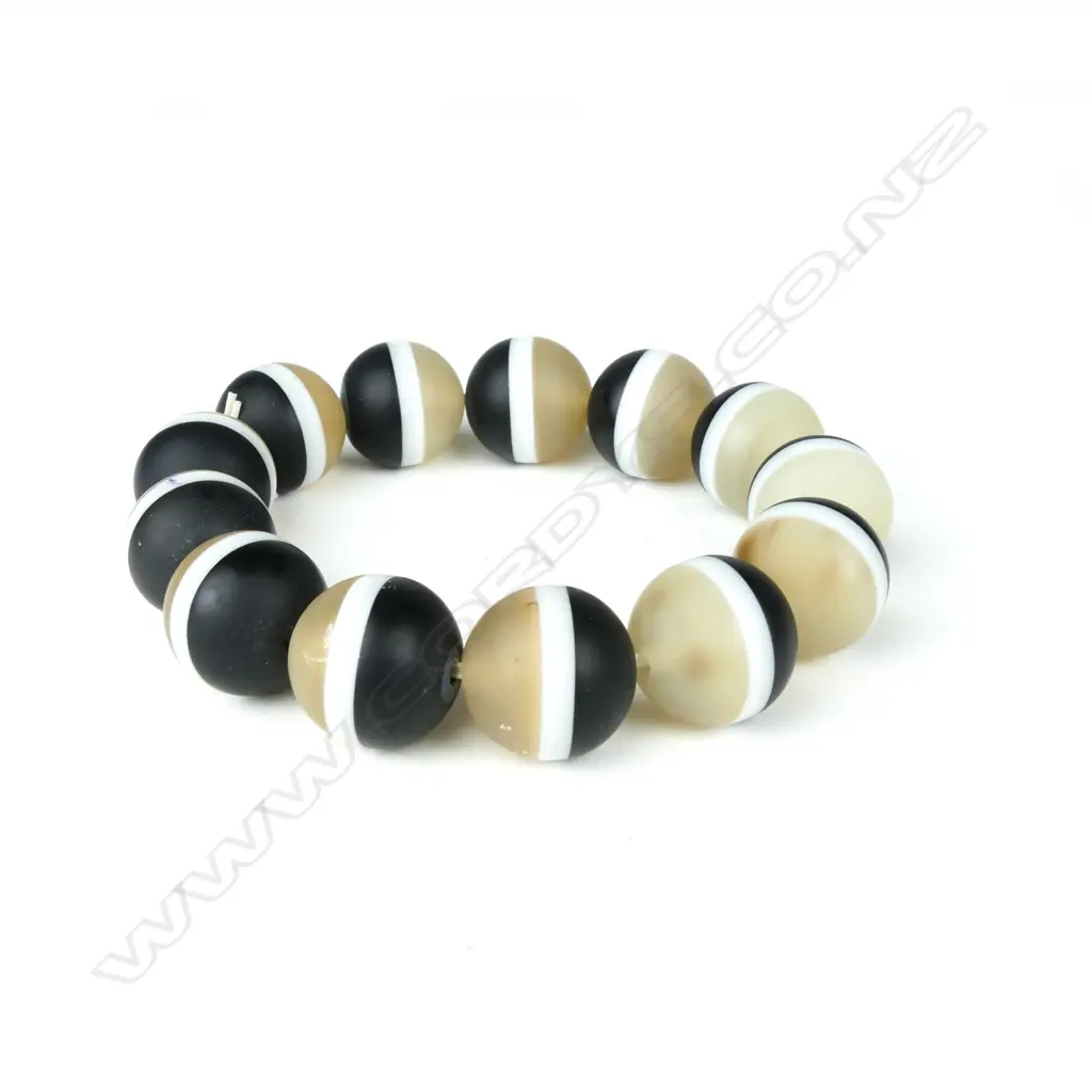A banded agate large bead bracelet Image 1++