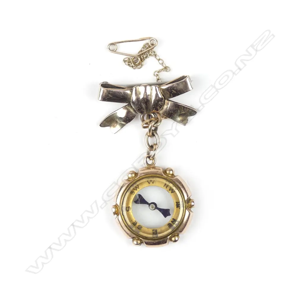 An Edwardian 9ct. gold compass charm Image 1++
