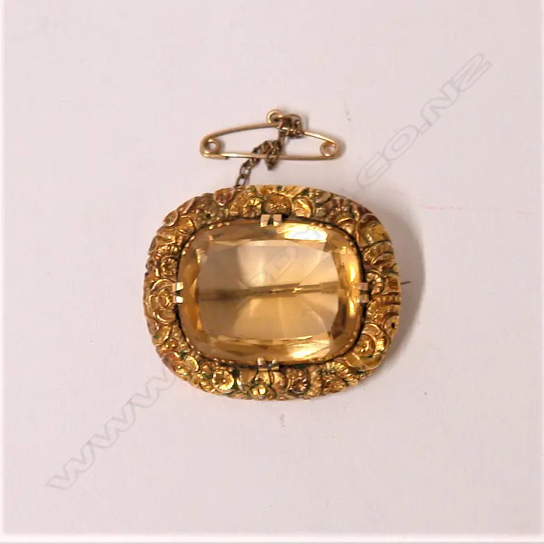 A 19thC large citrine set fancy gold framed brooch Image 1++