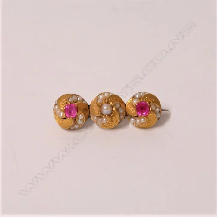 A 19thC 18ct. yellow gold pearl and pink stone brooch Image 1++