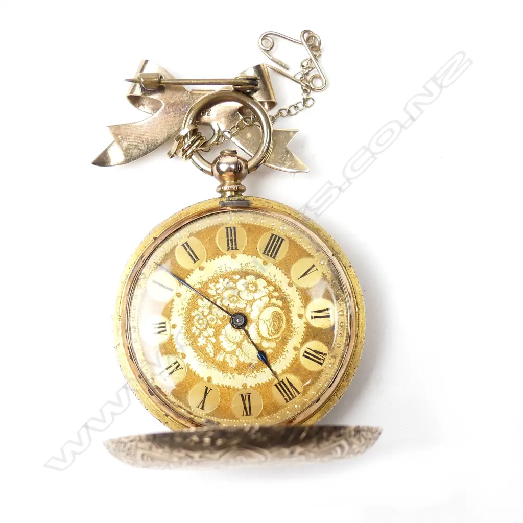 A lady's 9ct. gold full hunter pocket watch Image 1++
