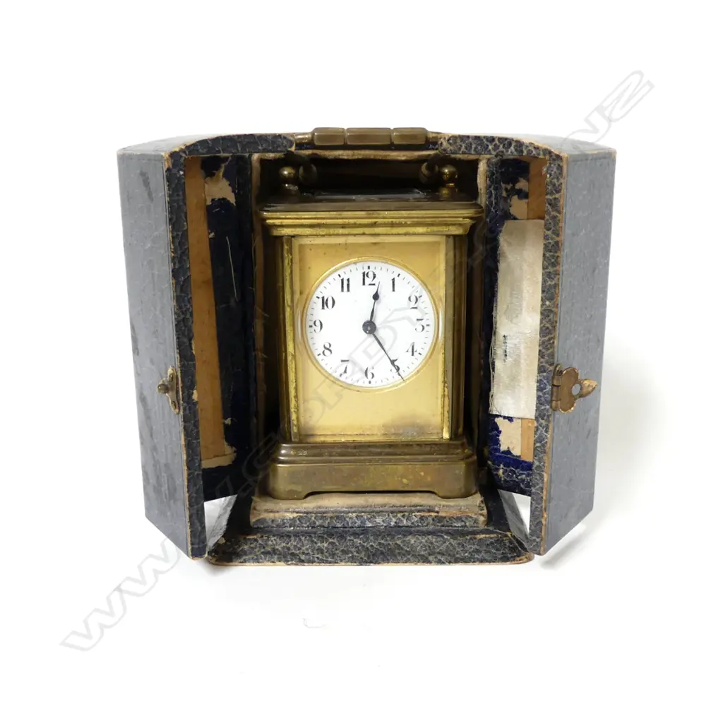 A small brass carriage clock Image 1++
