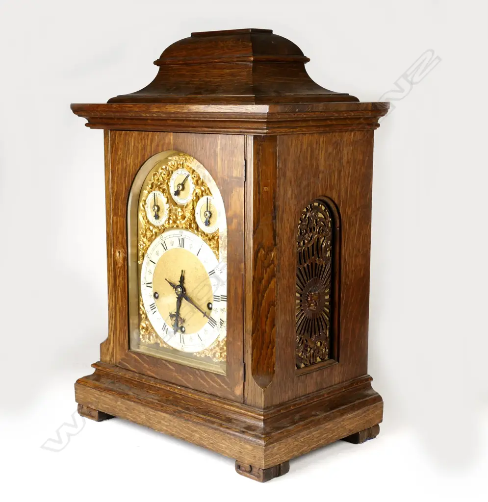 A 19thC oak cased bracket clock Image 1++