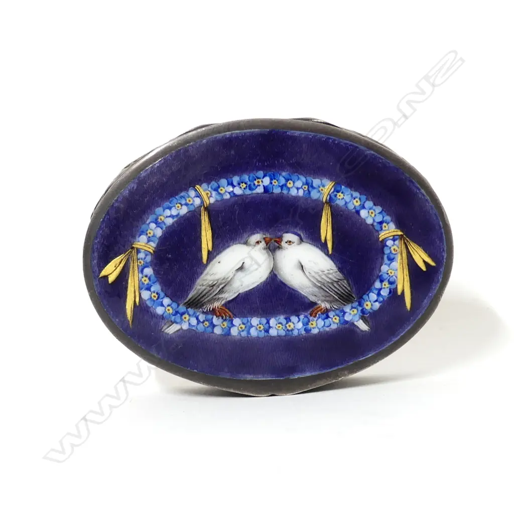 An early 1900s enamel and silver snuff box Image 1++