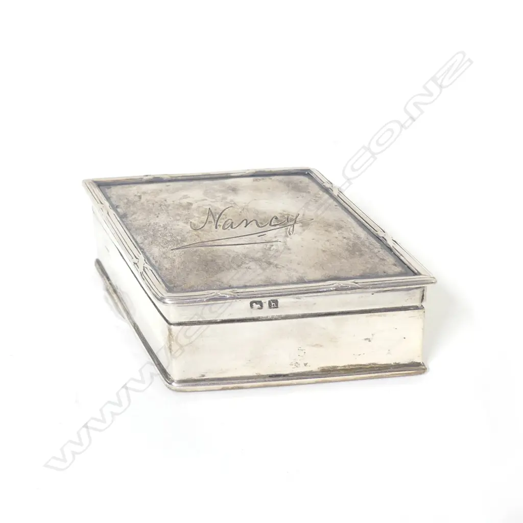 An Edwardian small silver lidded box Image 1++
